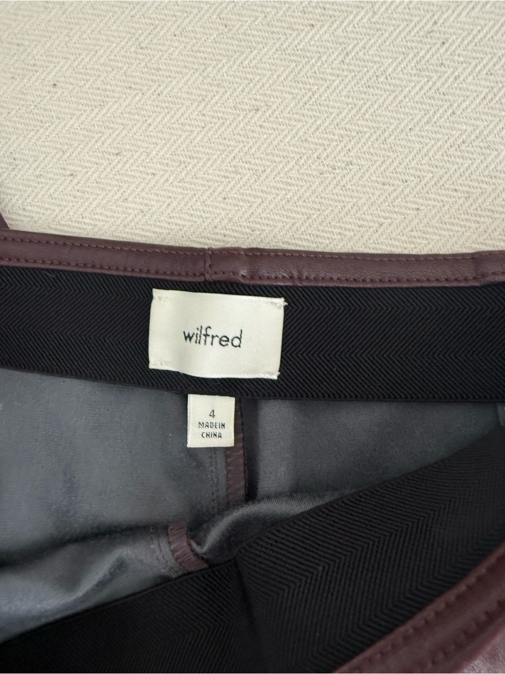 Aritzia - Wilfred Vegan Leather Wide-Leg Pants in Deep Wine - Picture 3 of 6